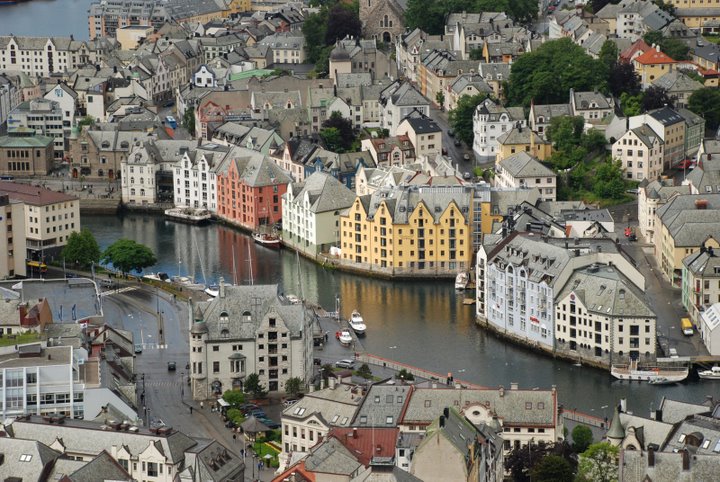 ALESUND CIUDAD ART NOUVEAU MONUMENTOS NORUEGA